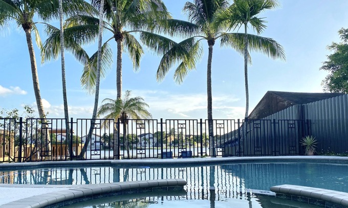 Kendall West House | Lake House Miami