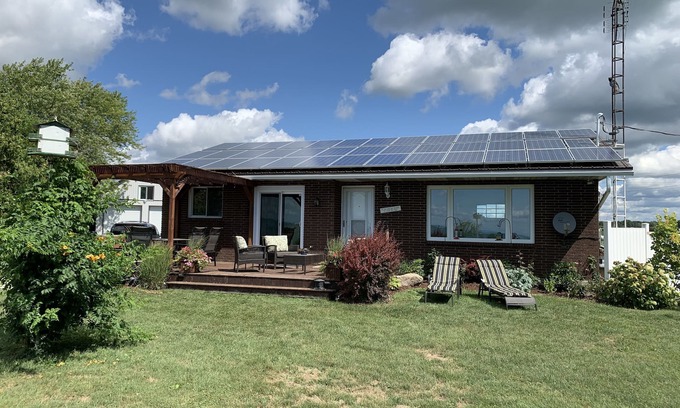 Hamilton House | Lake House on Lake Erie with Private Beach