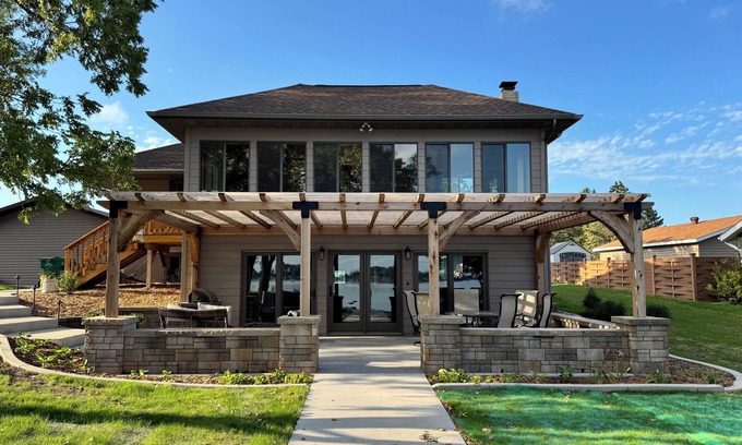 Watertown House | Lake House on Lake Kampeska - Perfect family getaway!