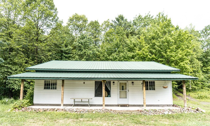 New Auburn House | Lake House on the beautiful and private Sand Lake