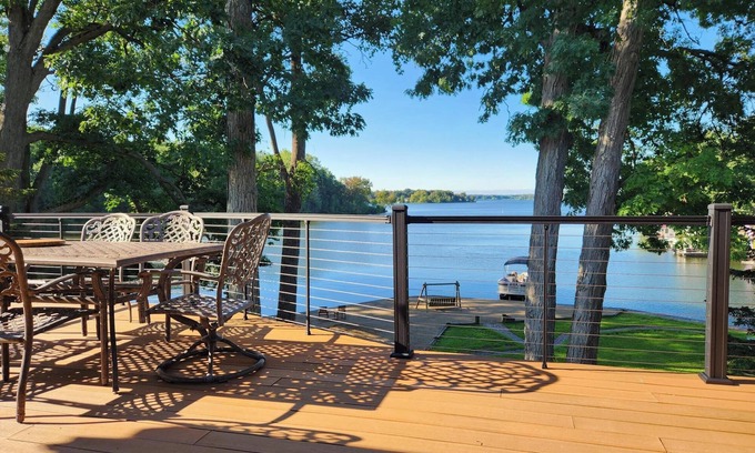 Coldwater House | Lake House Rental - NR Pontoon Optional