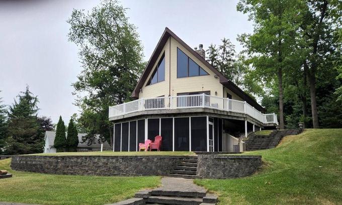 Coldwater House | Lake House Rental Pontoon Optional