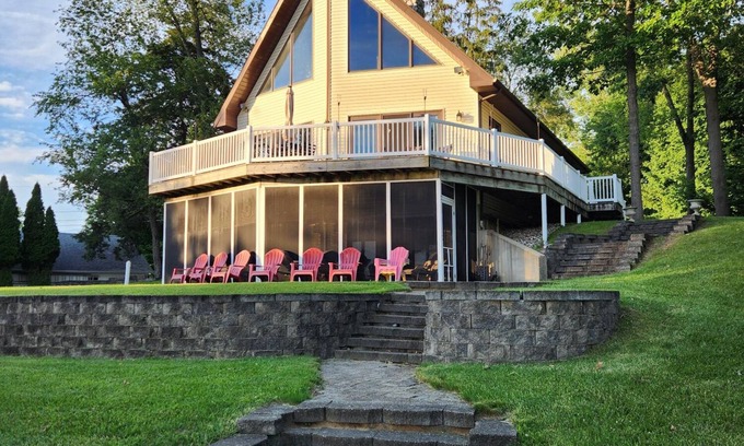 Coldwater House | Lake House Rental - VB Pontoon Optional