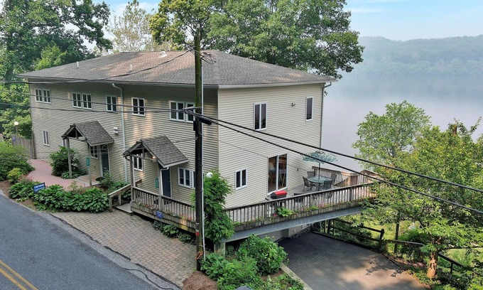 Pequea House | LAKE HOUSE, Waterfront Retreat, Eagles, Sunsets on Susquehanna with DOCK