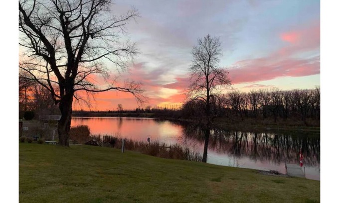 Killarney House | Lake House with a Beautiful Waterfront View