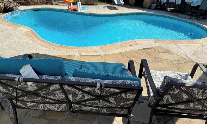 Garland House | Lake house with a private pool near Lake Ray Hubbard and Downtown Dallas