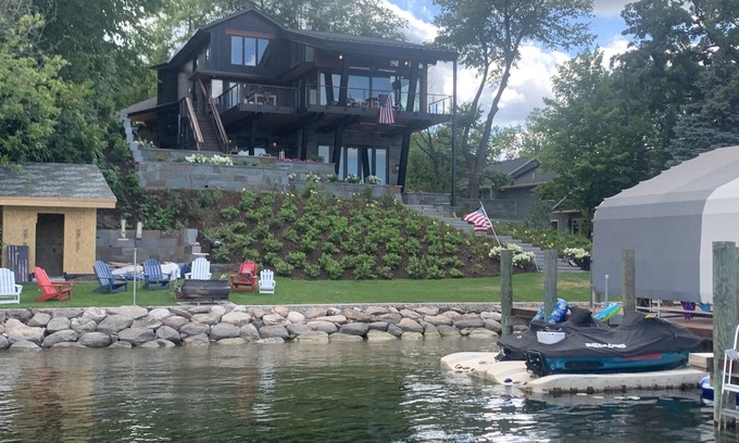 Greenwood House | Lake house with all the amenities, sauna, steam showers, heated floors, Josh AI,