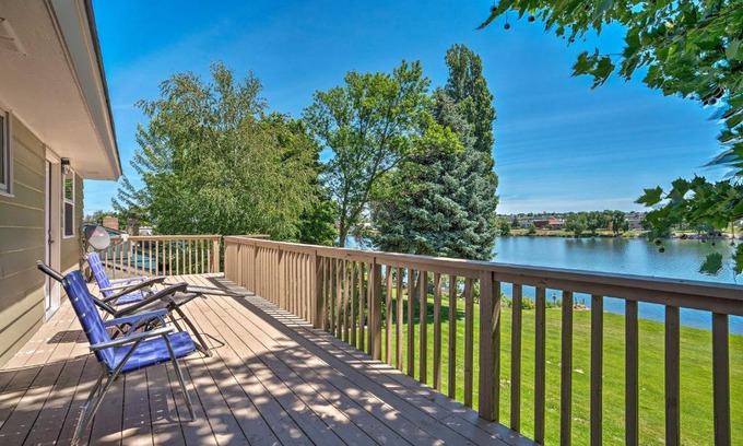 Moses Lake House | Lake House with Hot Tub - 1 Mi to Surf n Slide