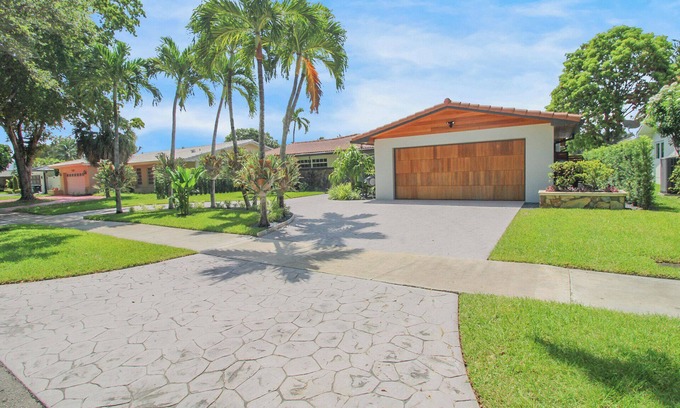 Miami Lakes House | Lake house with hot tub! Sunrise and sunset views!