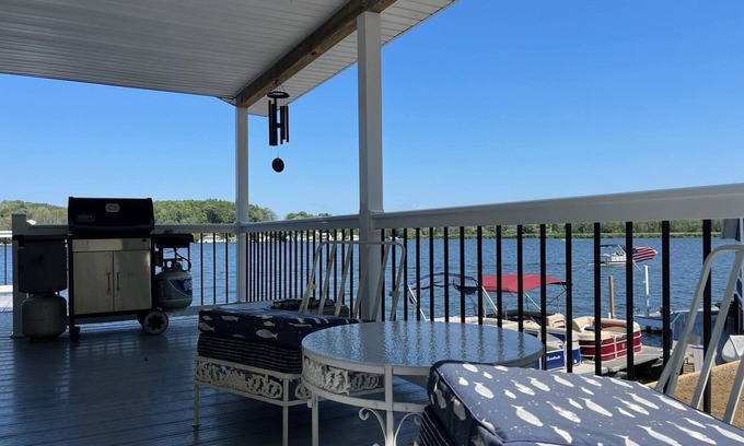 Cuba Cottage | Lake house with lots of room. Additional charge for large groups.