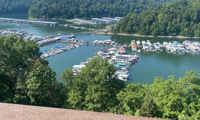 Somerset House | Lake House with stunning view of Lake Cumberland