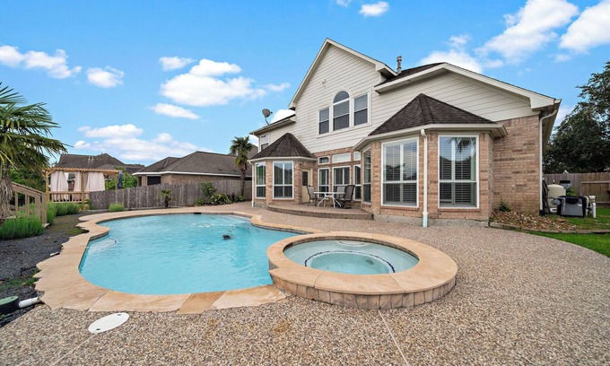 Atascocita House | Lake Houston Getaway | Pool + Spa + Lake Front