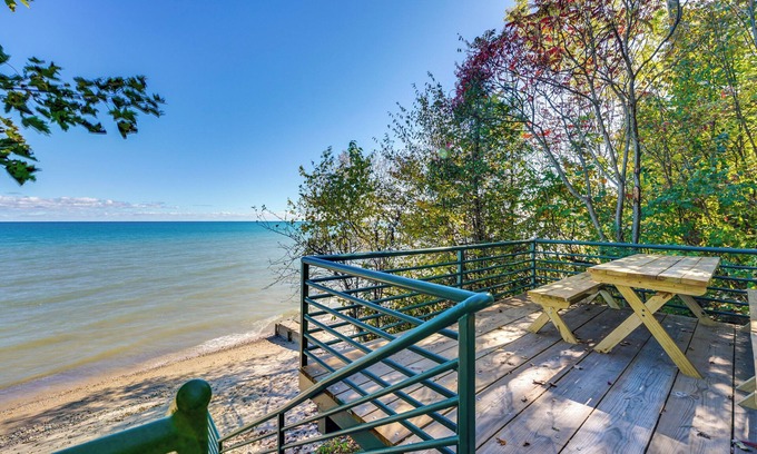 Lexington House | Lake Huron Retreat w/Hot Tub, Screened Porch!