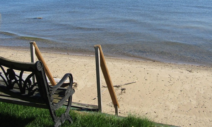 Tawas City House | Lake Huron Vacation Rental! Come enjoy this fall rental home! Lower rate off season