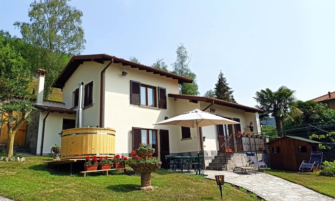 Solto Collina House | Lake Iseo - Detached house with Finnish tub garden WI-FI outbuilding