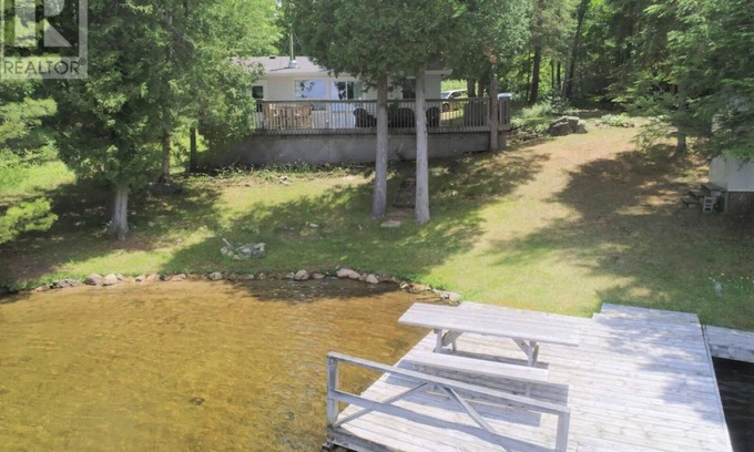 North Frontenac Cottage | Lake Kashwakamak, North Frontenac
