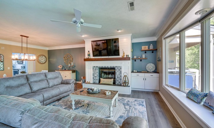 Salem Condo | Lake Keowee Condo: Resort Pools & Lake Access!