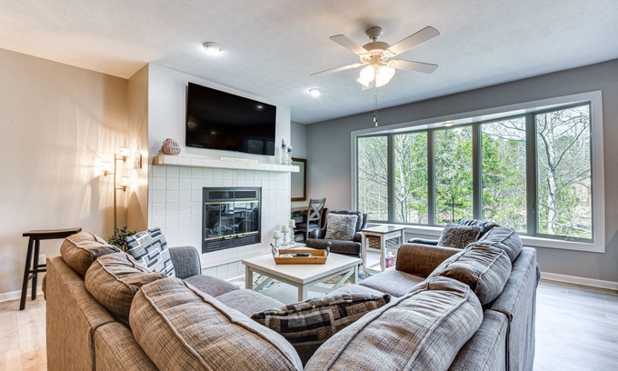 Salem Condo | Lake Keowee Resort Condo: Pool, Beach, Golf Access