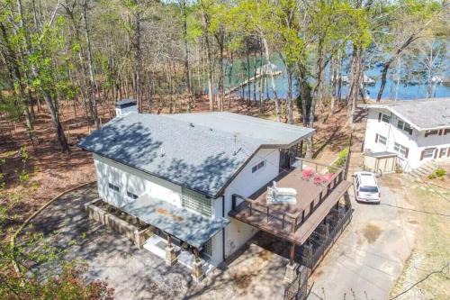 Flowery Branch Ski Chalet | Lake Lanier, Lakefront, Boating, Hot Tube, Games, Luxury, Family, Friends, Hiking, Fishing and Birdwatching