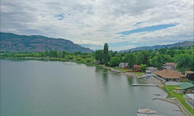 Oroville House | Lake Level Cottages