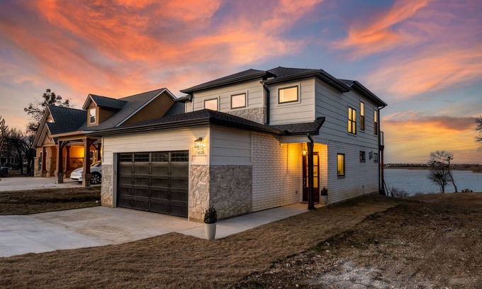The Colony House | Lake Lewisville Luxury Lakefront Home, 3 BR 3 BTH, Sleep Up to 8