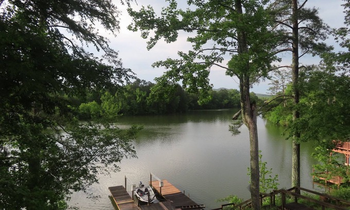 Gaylesville House | Lake life at its best. Lots of options for activities. Very pet friendly!