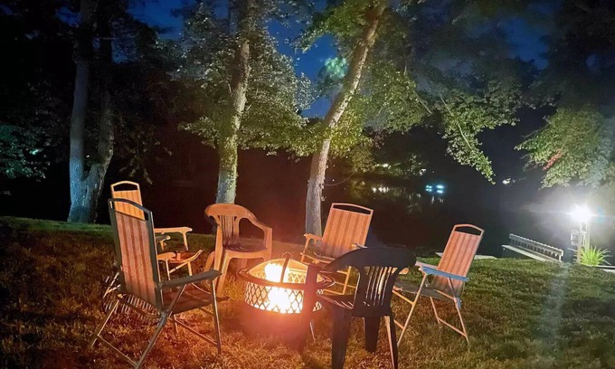 Medford Cabin | LAKE LIFE! Fishing/Kayak/Firepit/PizzaOven/Deck!