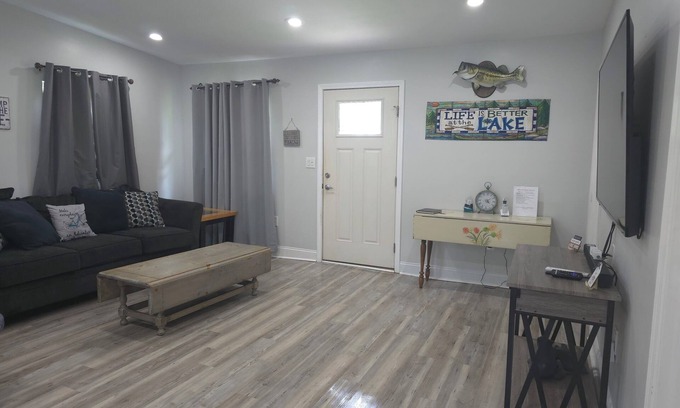 Elberton House | Lake Life is Better at Angler's Retreat at Lakes Russell and Strom Thurmond!
