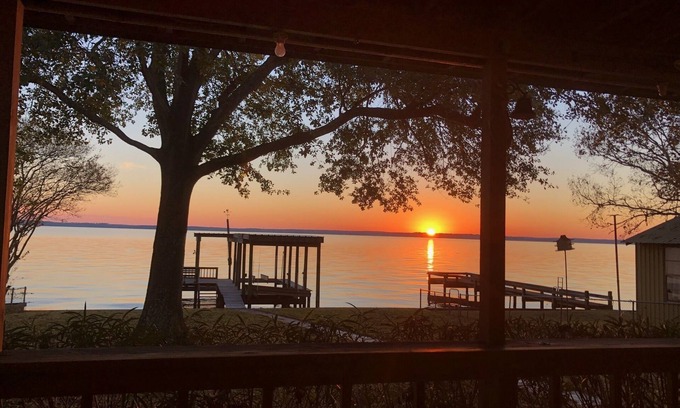 West Livingston House | Lake Livingston Lakeside Retreat