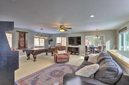Loon Lake House | Lake Loon Hillside Cottage with Private Deck!