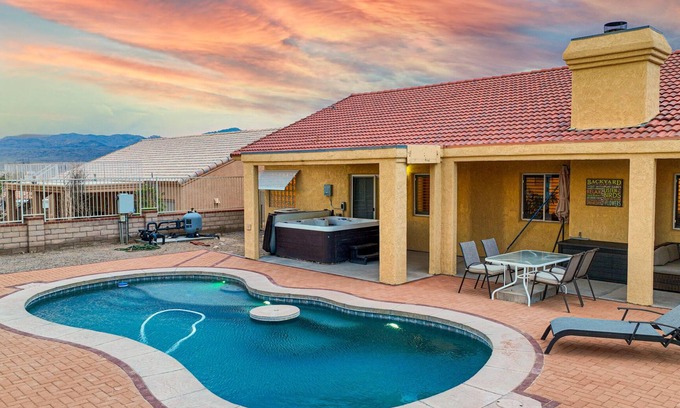 Sunridge Estates House | "Lake Lounge" w/Pool & Spa 5 mins from Lake Mohave