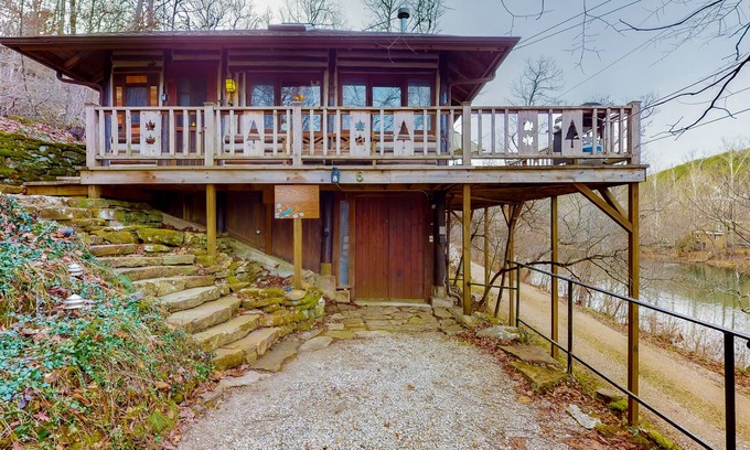 Eureka Springs Cabin | Lake Lucerne waterfront historic log cabin with large deck, grill & gas stove