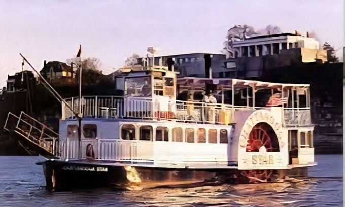 Calhoun County Boat Rental | Lake Marion, Low Falls SC, Side Paddlewheel Boat, 3 Bedroom, 3 Bath