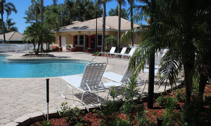 Haines City Condo | Lake Marion's Finest! Beautiful 2 Bedroom with King Beds, HD & Internet