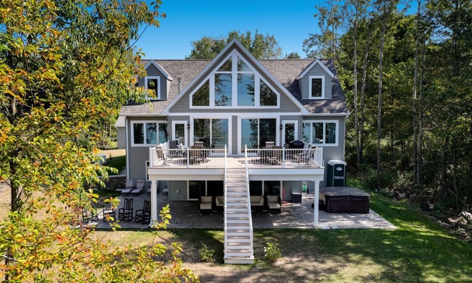 Arcadia House | Lake MI 8BR with Private Beach + Hot Tub