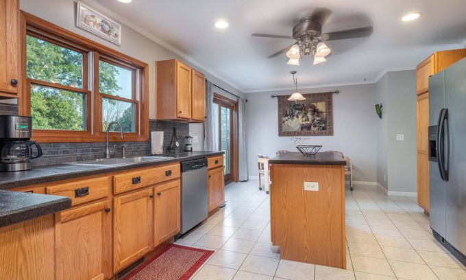 Bridgman House | Lake Mi Getaway w/hot tub - Relax on 2 acres-plenty of space to unwind