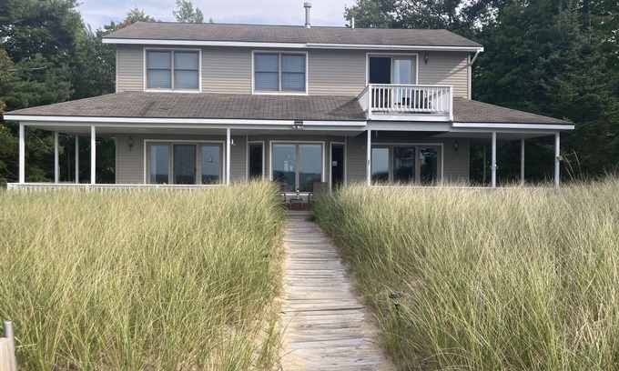 Manistee House | Lake Mich. Beachfront 4 bedroom Home with Fantastic Views and private beach