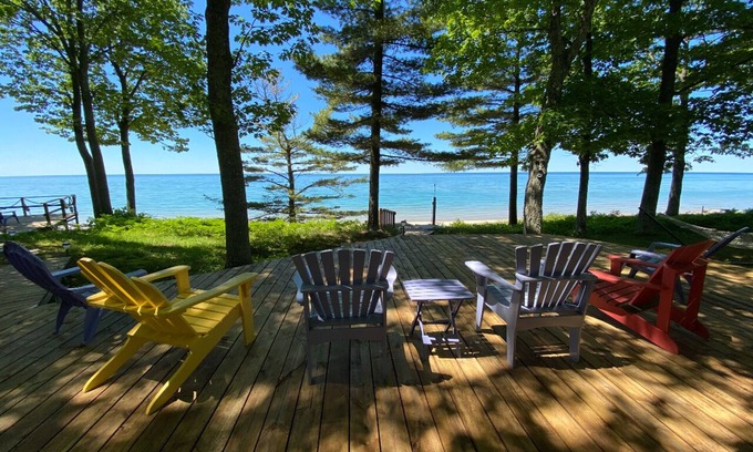 Harbor Springs House | Lake Michigan beachside cottage in Good Hart
