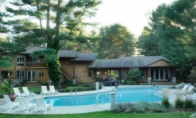 Spring Lake House | Lake Michigan beach, pool, hot tub private