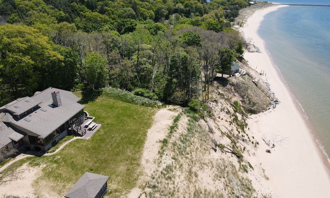 Montague Cottage | Lake Michigan Beach Front in Montague - Sunset Views