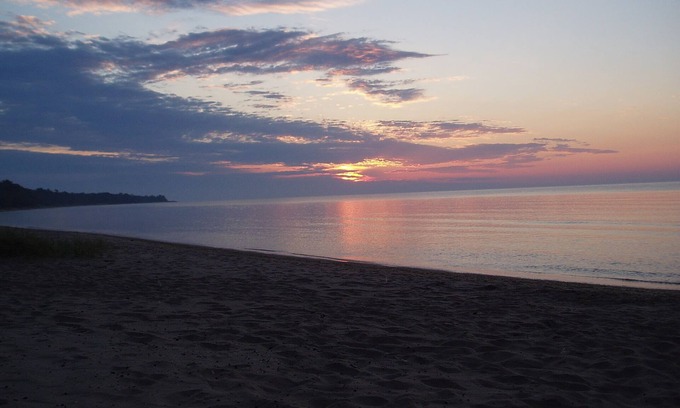 Baileys Harbor Cottage | Lake Michigan Beachfront
