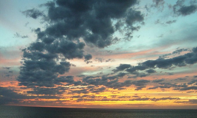 Manistee Cottage | Lake Michigan Beachfront and Spectacular Sunset Views!