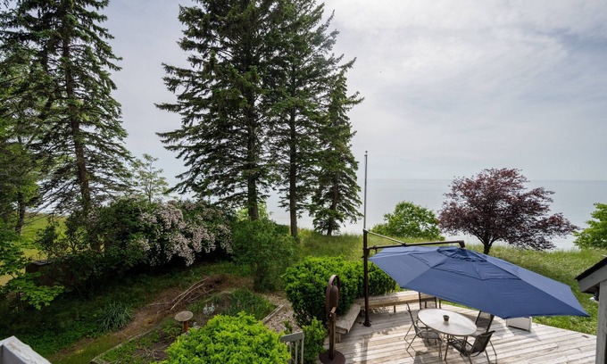 West Olive House | Lake Michigan Cottage w/Beach, Hot Tub & New Kitchen