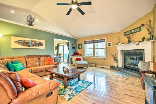Mears House | Lake Michigan Gem Less Than Half-Mi to Private Beach!