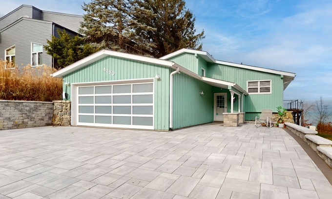 Michiana House | Lake Michigan Retreat w/stunning views, hot tub, & large patio!
