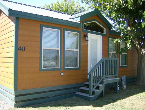 Nicolaus Resort | Lake Minden Camping Resort Cottage 2