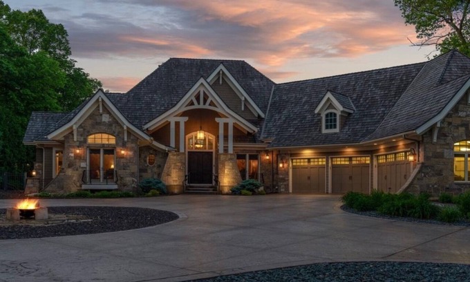 Navarre House | Lake Minnetonka, Maple Ridge Manor-Sleeps 18, Lake, Dock & Private Pool & spa