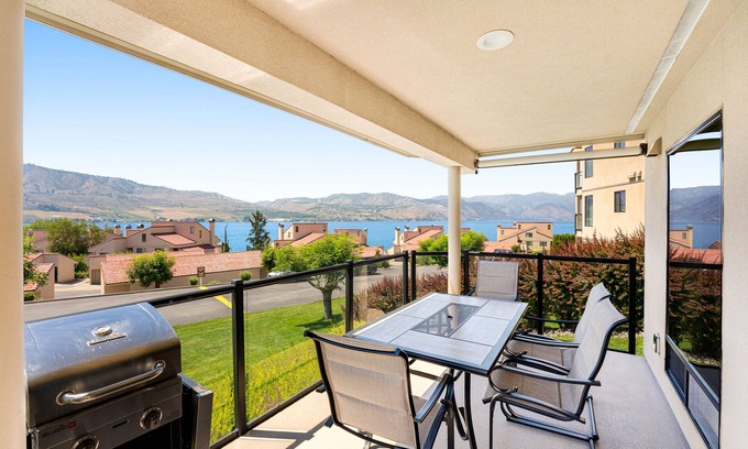Chelan Condo | Lake & Mountain View Condo w/Deck, AC & Shared Pools/Docks/Hot Tub/Tennis