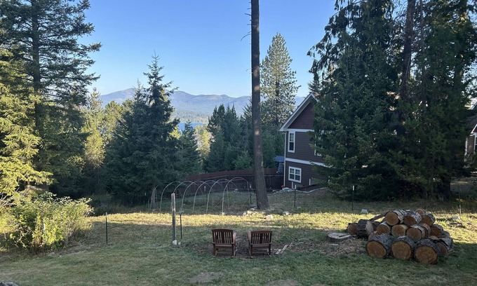 Sagle House | Lake+Mountain Views - Secluded Lodge Retreat