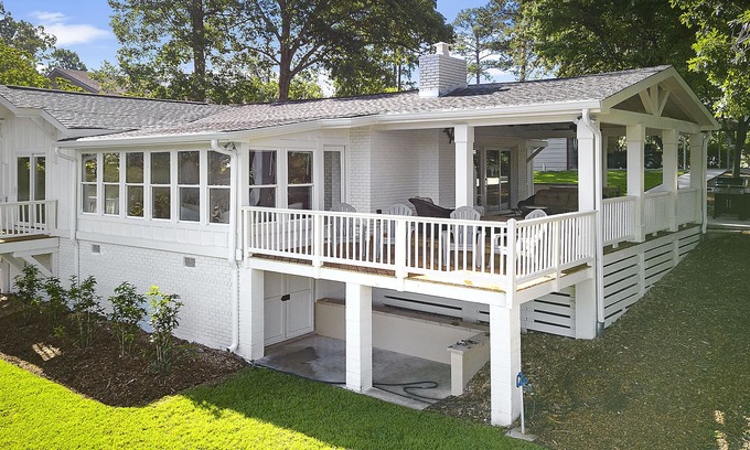 Chapin Cottage | Lake Murray "Porch Cottage" in fantastic location. Private boat ramp.